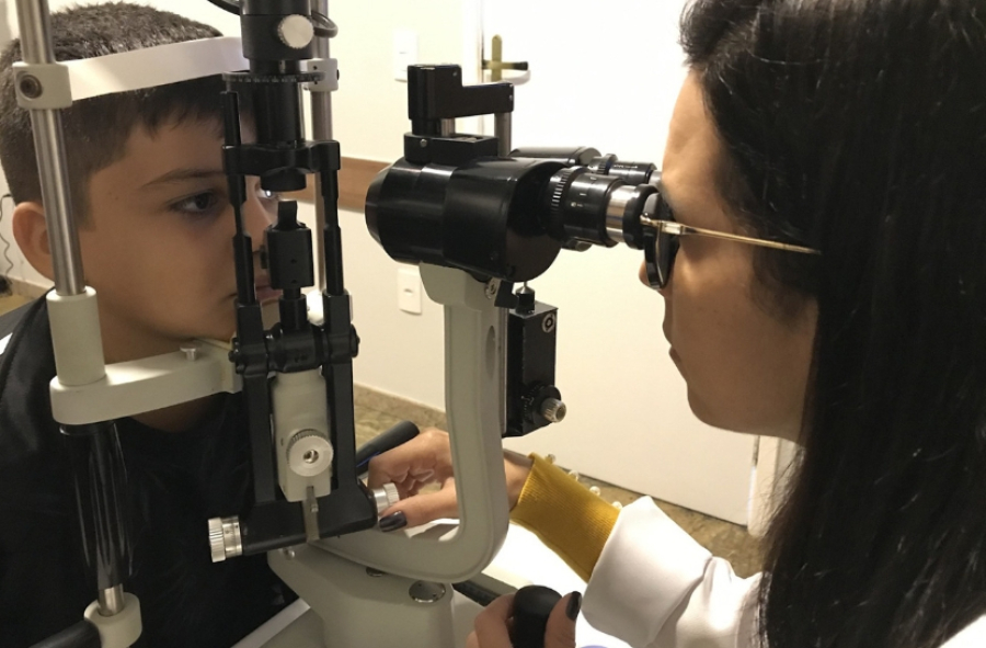 Retorno às aulas acende alerta para sinais de problemas de visão em crianças e adolescentes