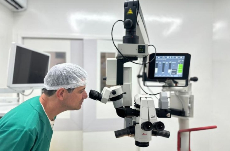 Centro cirúrgico do HFM recebe novo microscópio oftalmológico