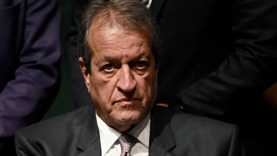 Presidentes de PL e União Brasil querem barrar fim da escala 6x1 na CCJ da Câmara