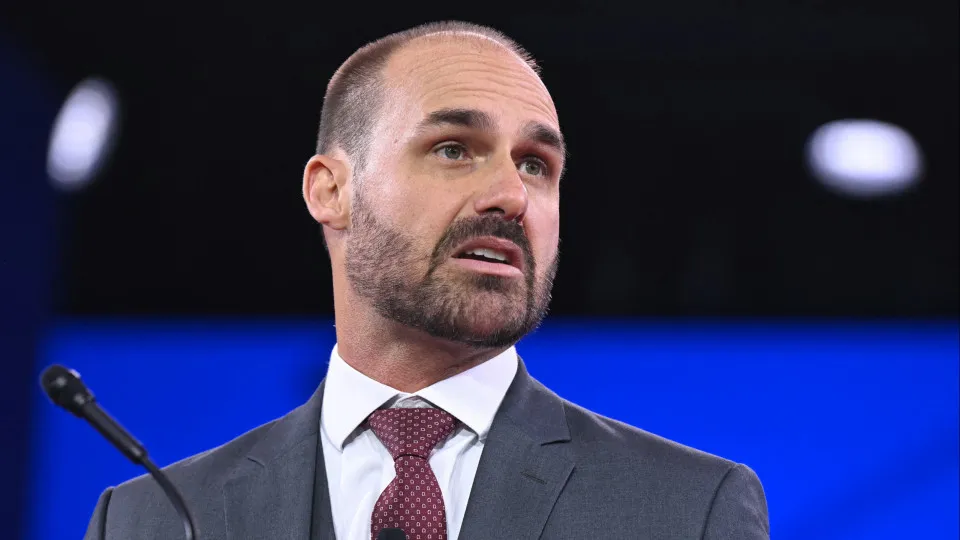 Novo racha bolsonarista tem briga com Nikolas, e Michelle fritando 'bananinha'