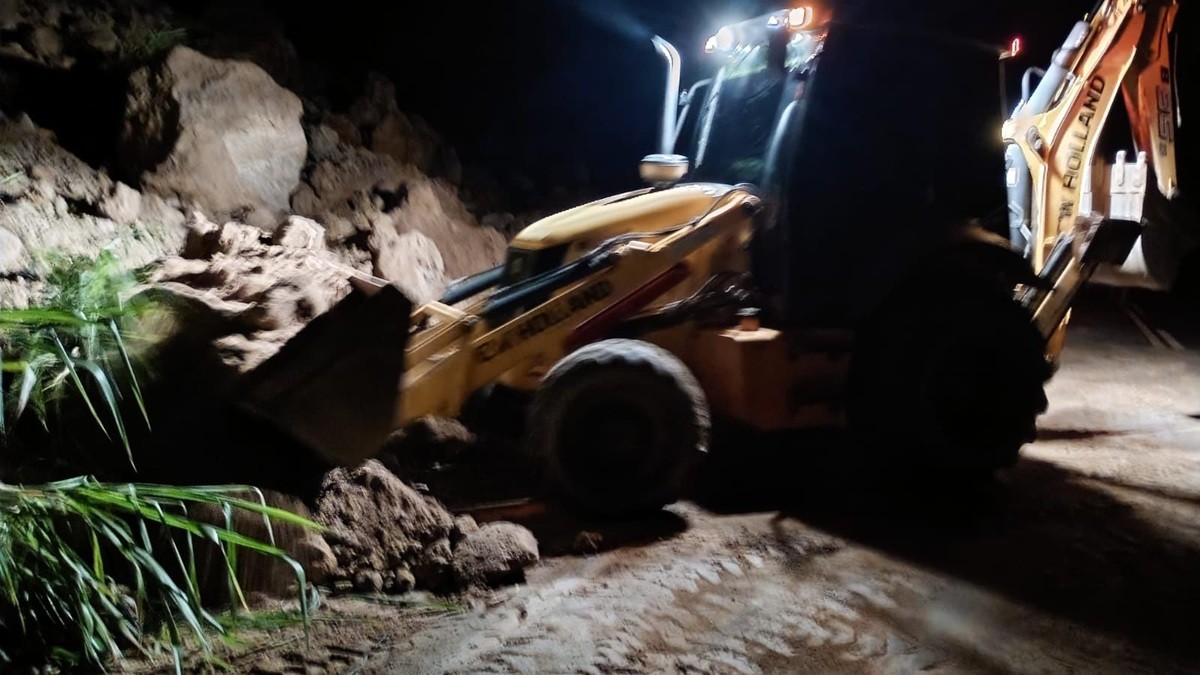 Chuva provoca alagamentos e queda de barreira na região serrana de Campos