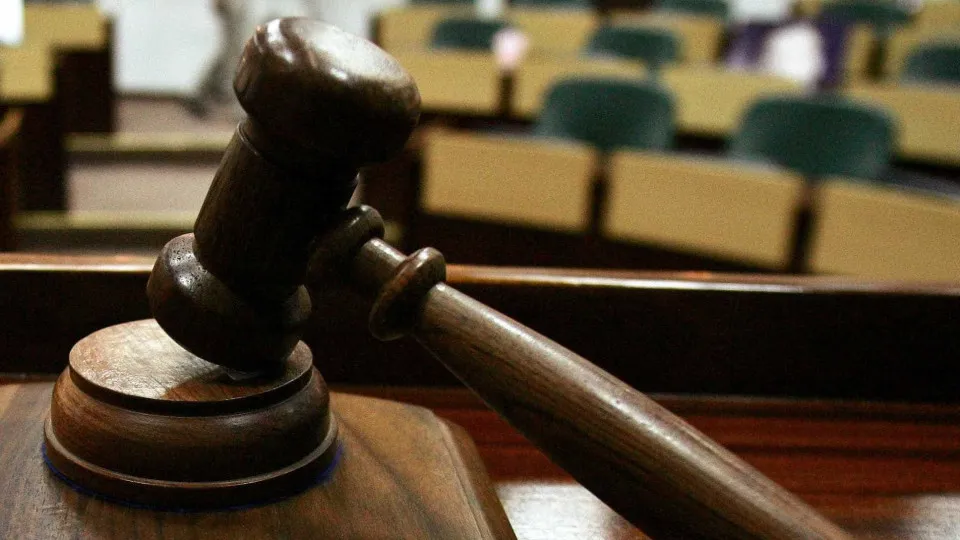 Desembargador que absolveu homem por estupro de menina de 12 volta atrás e condena réu