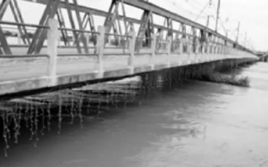 Defesa Civil bloqueia totalmente a Ponte Barcelos Martins após registro de desnível no piso; Rio Paraíba do Sul atinge 9,32 metros