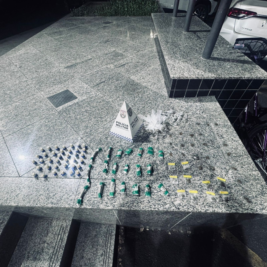 Polícia Militar apreende drogas durante ação no bairro Aeroporto, em Campos