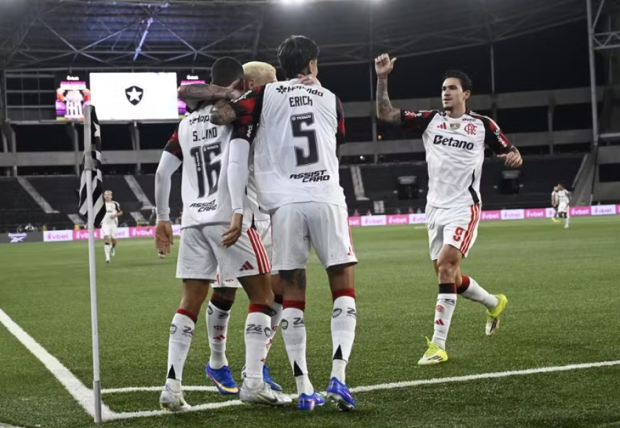 Flamengo domina Botafogo no Nilton Santos e mostra evolução sob comando de Leonardo Jardim
