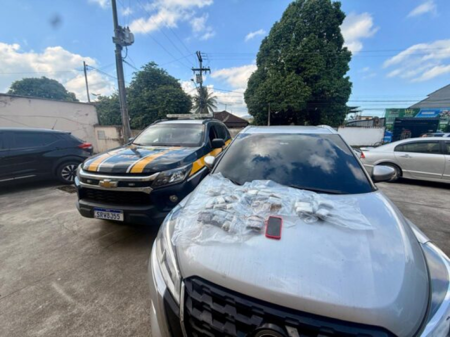 PRF intercepta droga escondida em bagagem durante fiscalização na BR-101