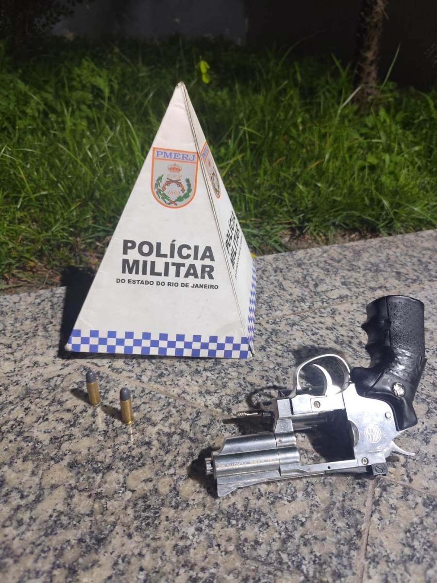 Dupla é detida após roubo de motocicleta em Campos dos Goytacazes