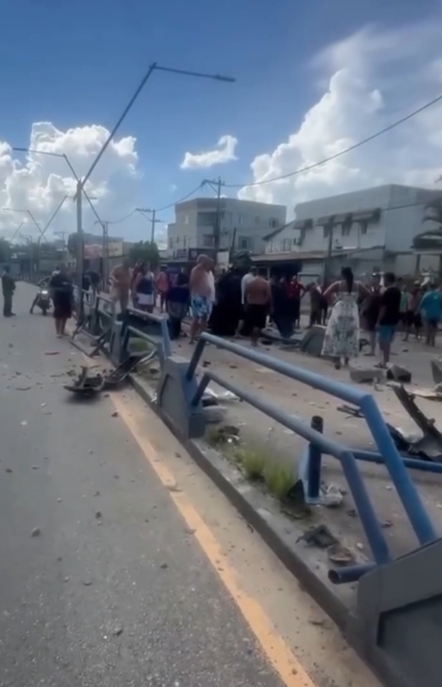 Acidente grave deixa ocupantes feridos na tarde de domingo na Avenida 28 de Março, em Campos