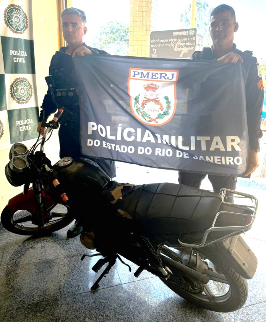 Motocicleta sem placa é apreendida durante ação policial em Barra do Itabapoana