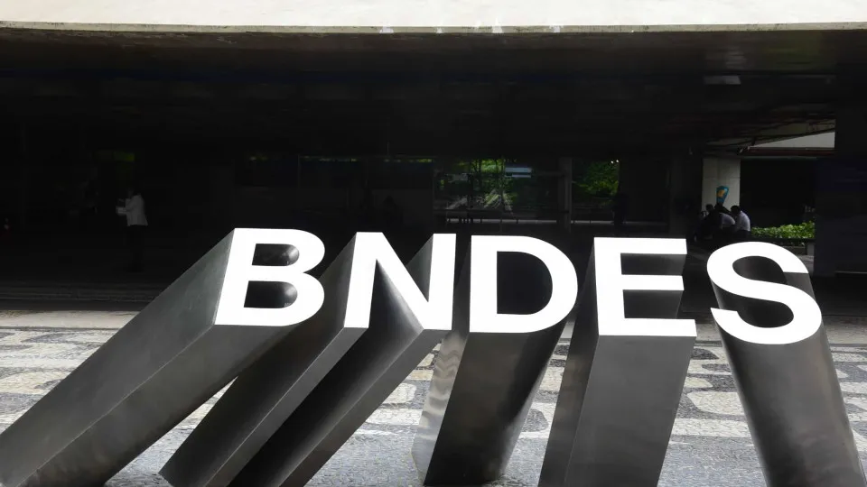 BNDES anuncia R$ 500 milhões para obras contra enchentes em BH