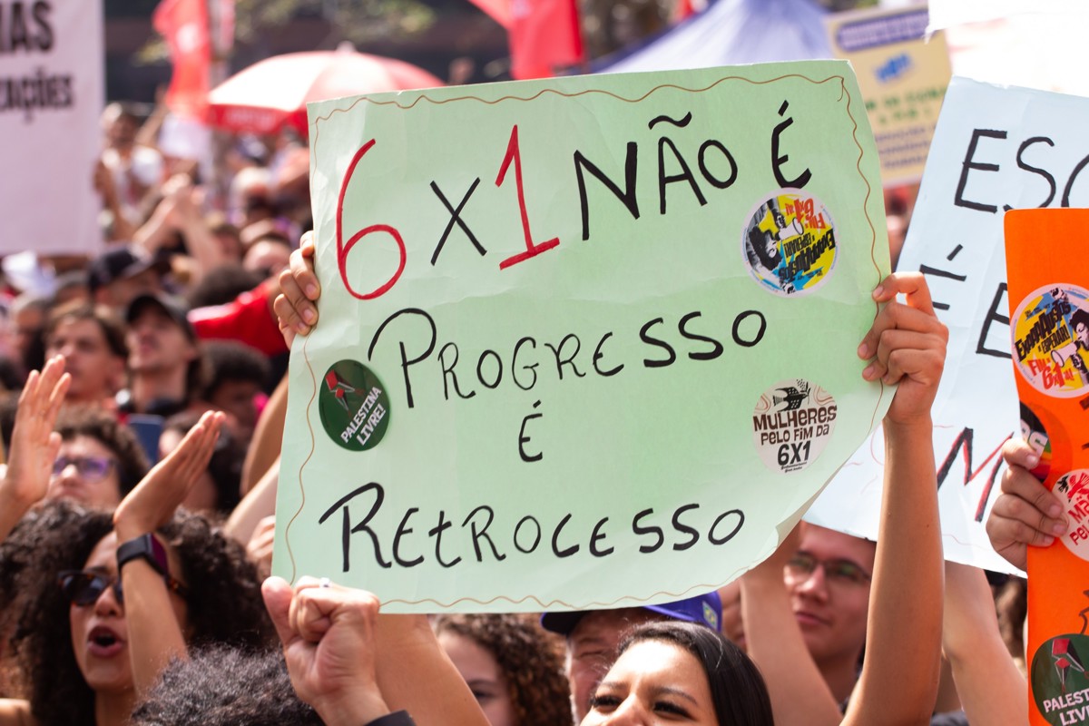 Lula e Motta defendem mães como prioridade no fim da escala 6x1