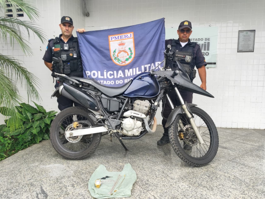 Motocicleta com sinais identificadores raspados é encontrada em área de mata em Travessão