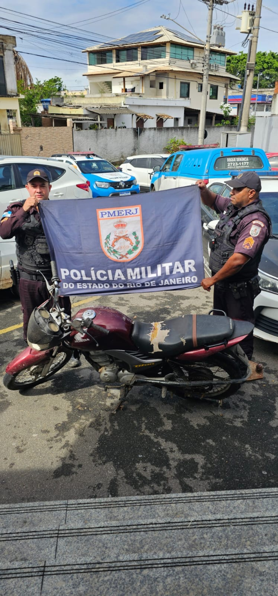 Polícia apreende motocicleta com sinais de adulteração em oficina de Campos dos Goytacazes