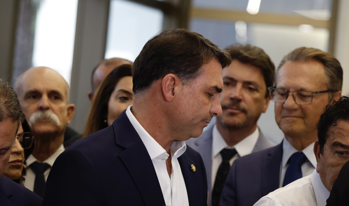 Datafolha: 64% dizem que Flávio agiu mal ao pedir dinheiro a Vorcaro