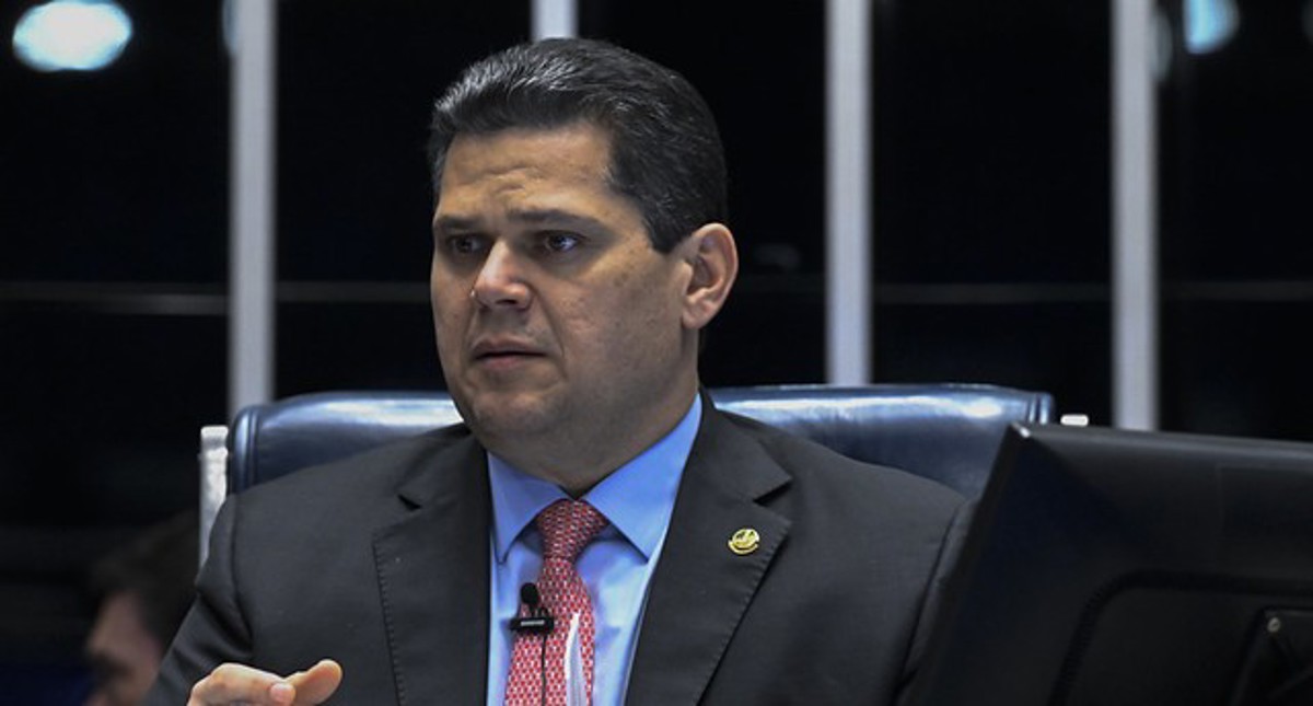 Davi Alcolumbre promulga liberação de repasses em período eleitoral