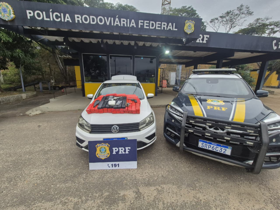 PRF apreende drogas, armas e munições durante fiscalização na BR-101 em Campos