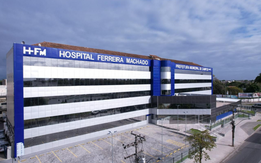 Acidente entre motocicleta e carro deixa jovem morto e homem ferido no Novo Jockey