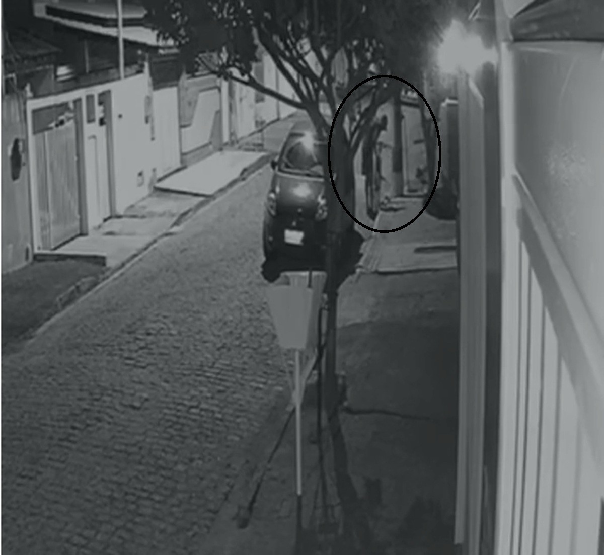 Homem furta bicicleta usando carro roubado em Campos; polícia investiga ligação com outros crimes