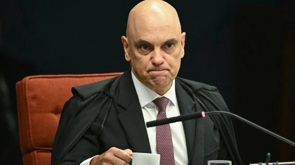 Moraes autoriza depoimento de Bolsonaro à Polícia Civil sobre arma apreendida