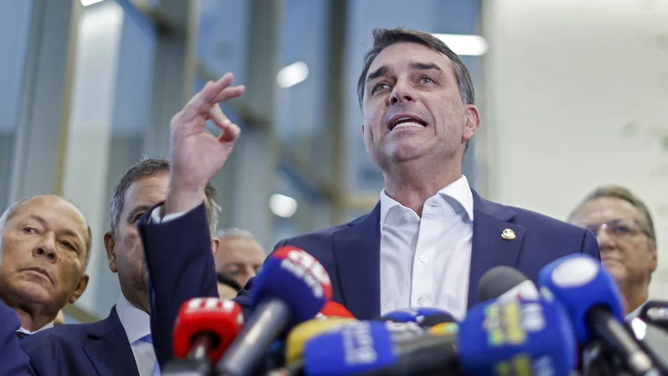 Pré-campanha de Flávio teme que Supremo esvazie TSE e o prejudique na disputa com Lula