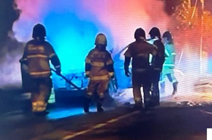Assessor parlamentar é encontrado morto dentro de carro incendiado após sequestro na Região dos Lagos