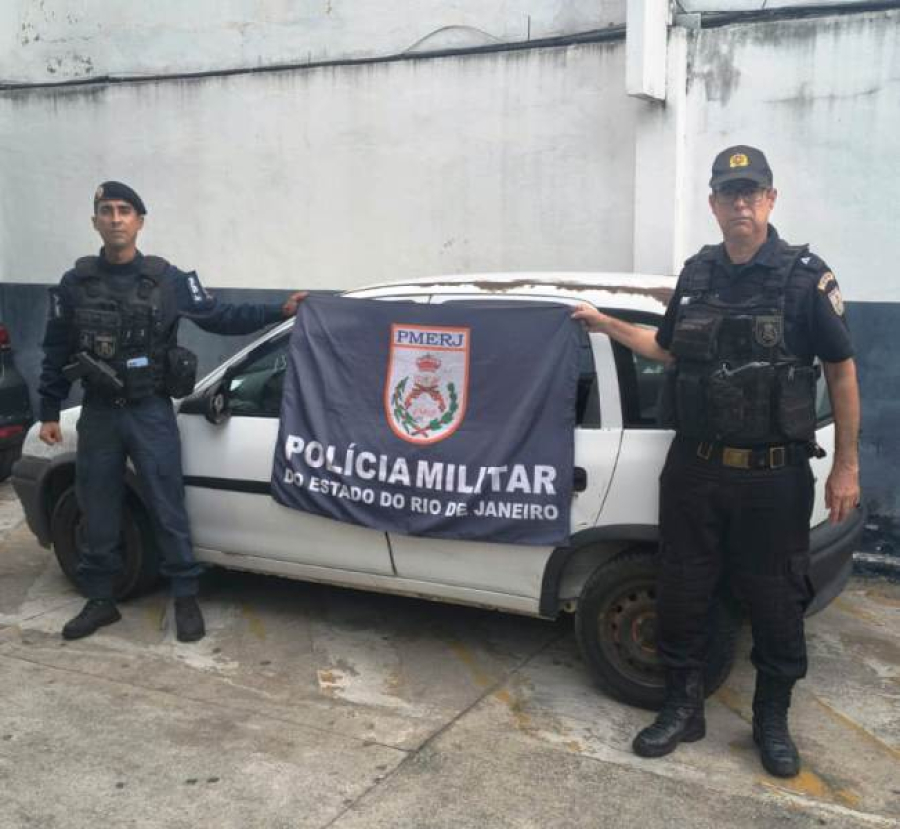 Carro furtado é recuperado pela PM na Estrada de Lagoa de Cima, em Campos