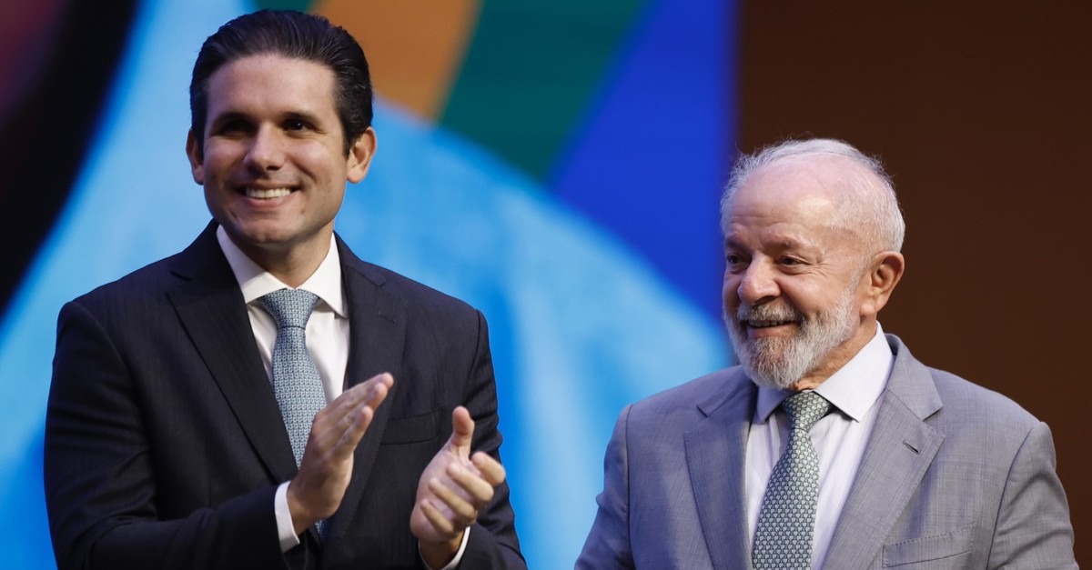 Lula e Hugo Motta comemoram aprovação da Política de Minerais Críticos