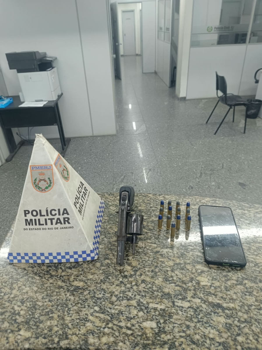 Homem é detido com revólver e munições no Parque Santa Rosa, em Guarus