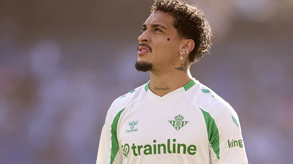 Antony revela sofrimento no Betis: 'Eu não conseguia andar'