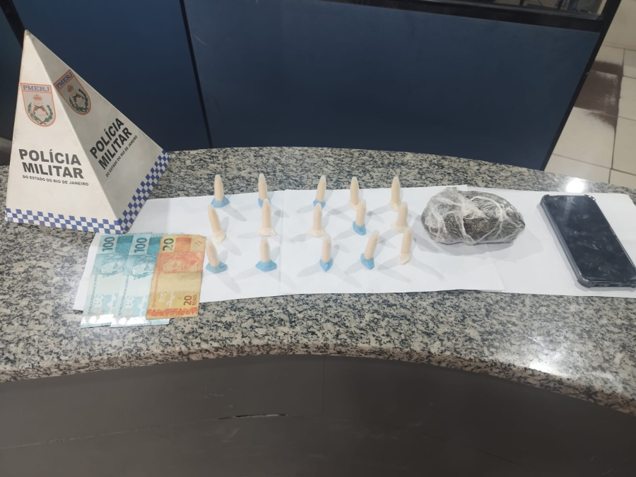 Homem é preso por tráfico de drogas no Centro de São Fidélis