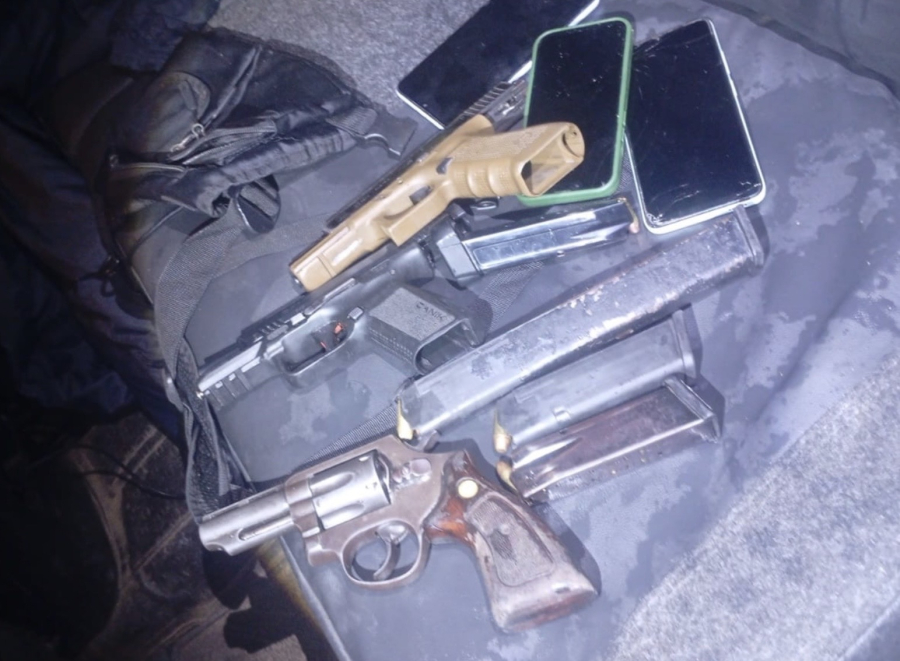 Suspeitos são presos após perseguição policial e colisão na divisa entre RJ e ES