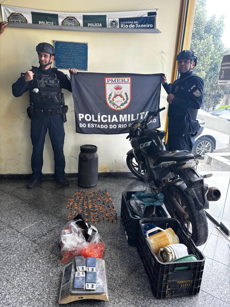 Polícia apreende drogas e material para endolação em imóvel abandonado em São Francisco do Itabapoana
