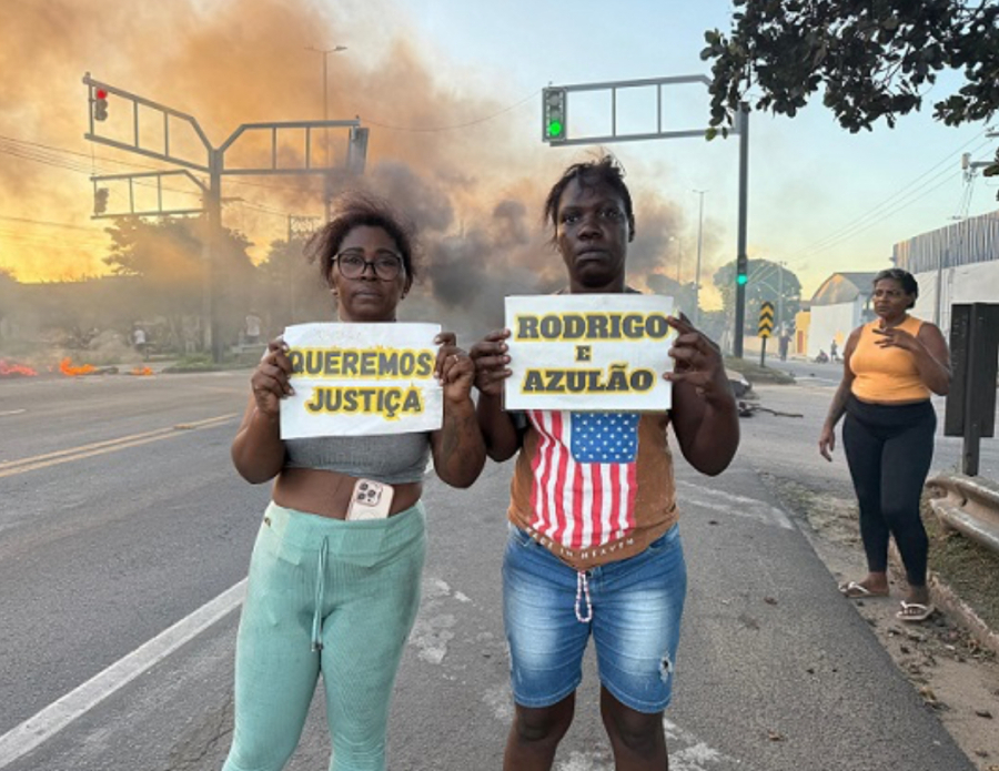 Manifestação na BR-101 cobra justiça por mortes causadas por fio de alta tensão em Campos