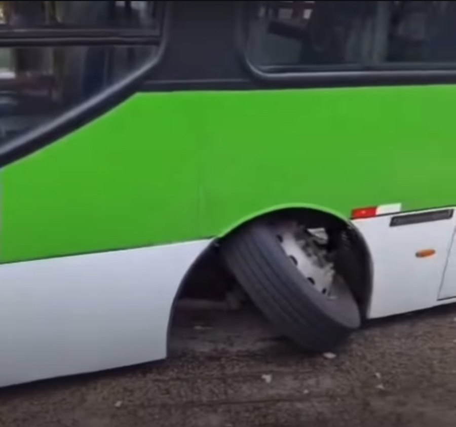 Mais um susto: ônibus da São João quebra em movimento e expõe sucateamento da frota