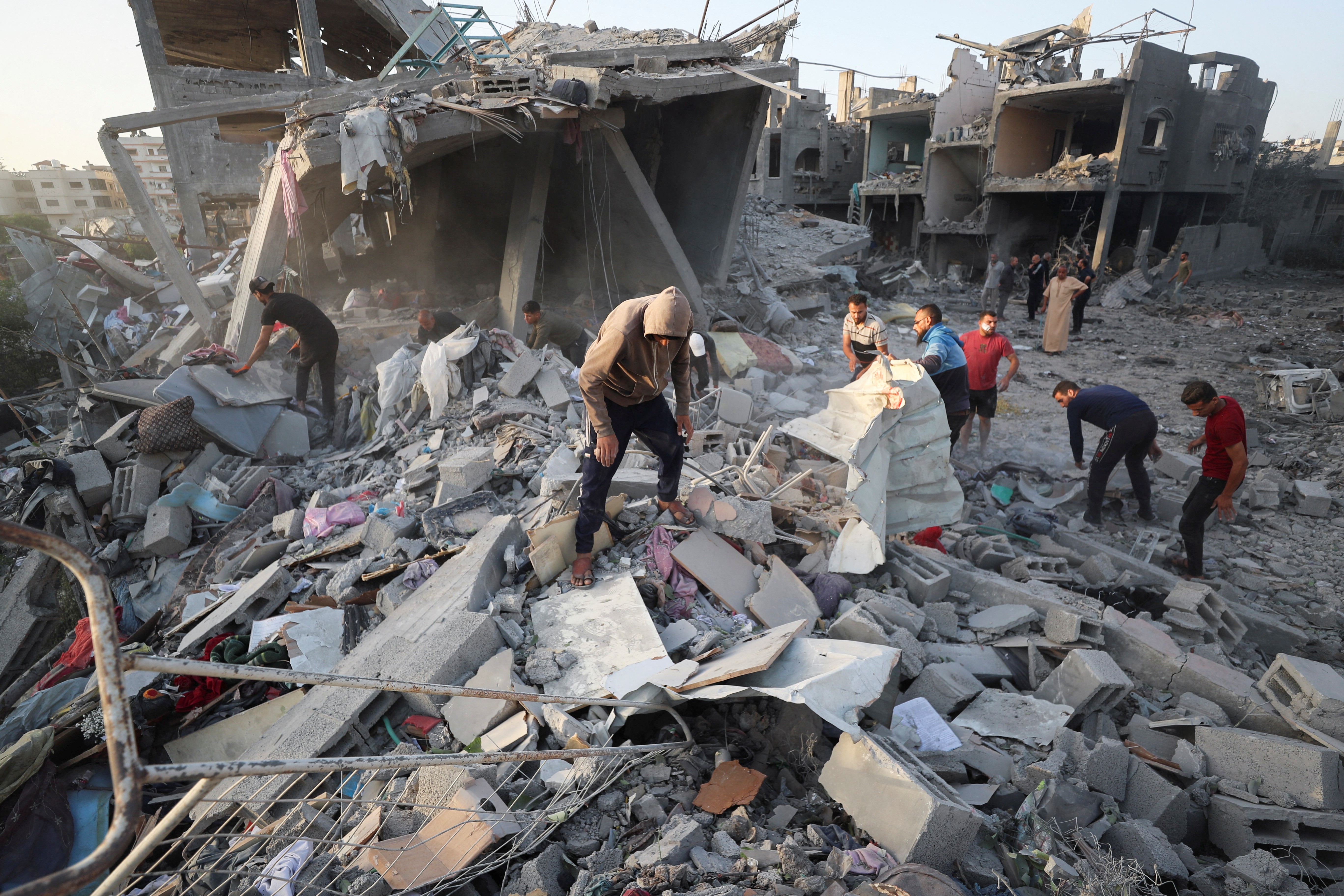 Israel intensifica bombardeios em Gaza e deixa 60 mortos