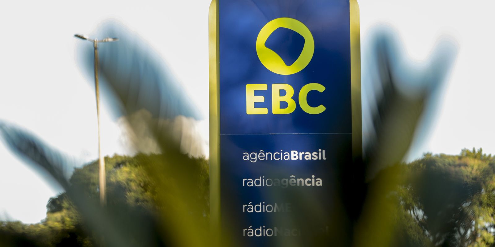 Parceria entre EBC e UniRV leva nova rádio pública para Goiás
